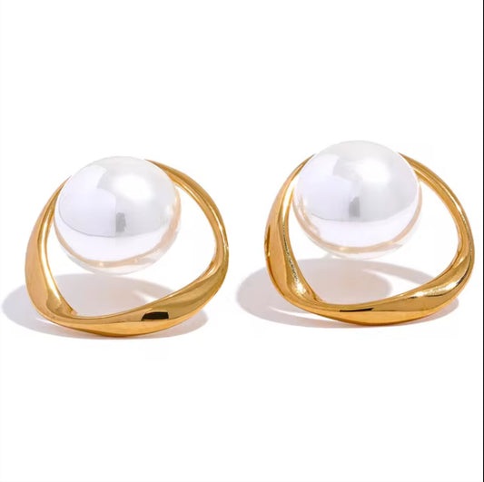 Aretes asimétricos con perla