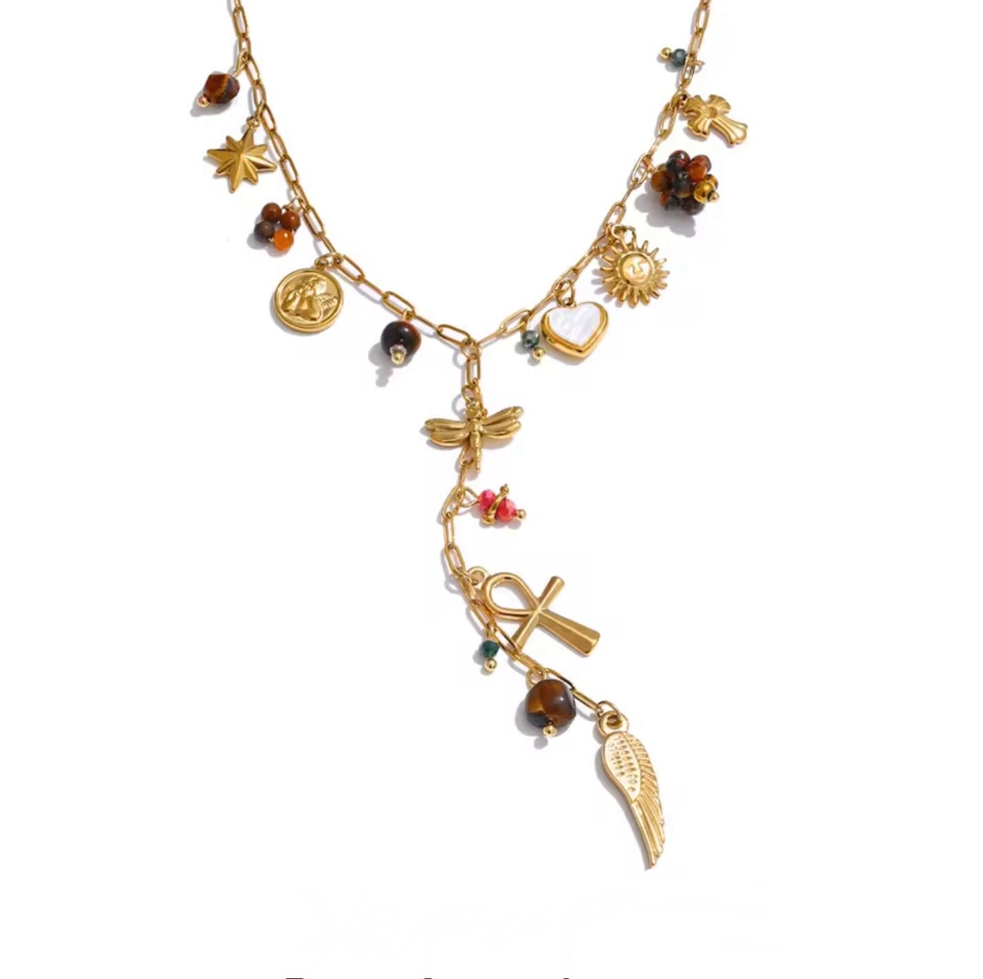 Collar con dijes diferentes