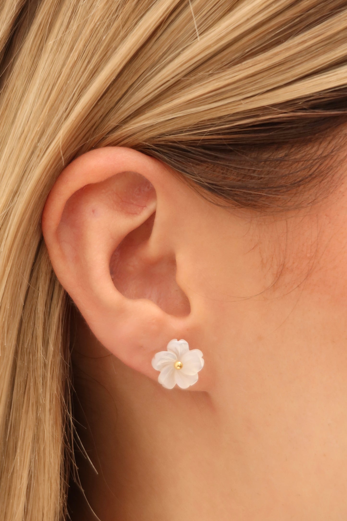 Aretes flor blanca