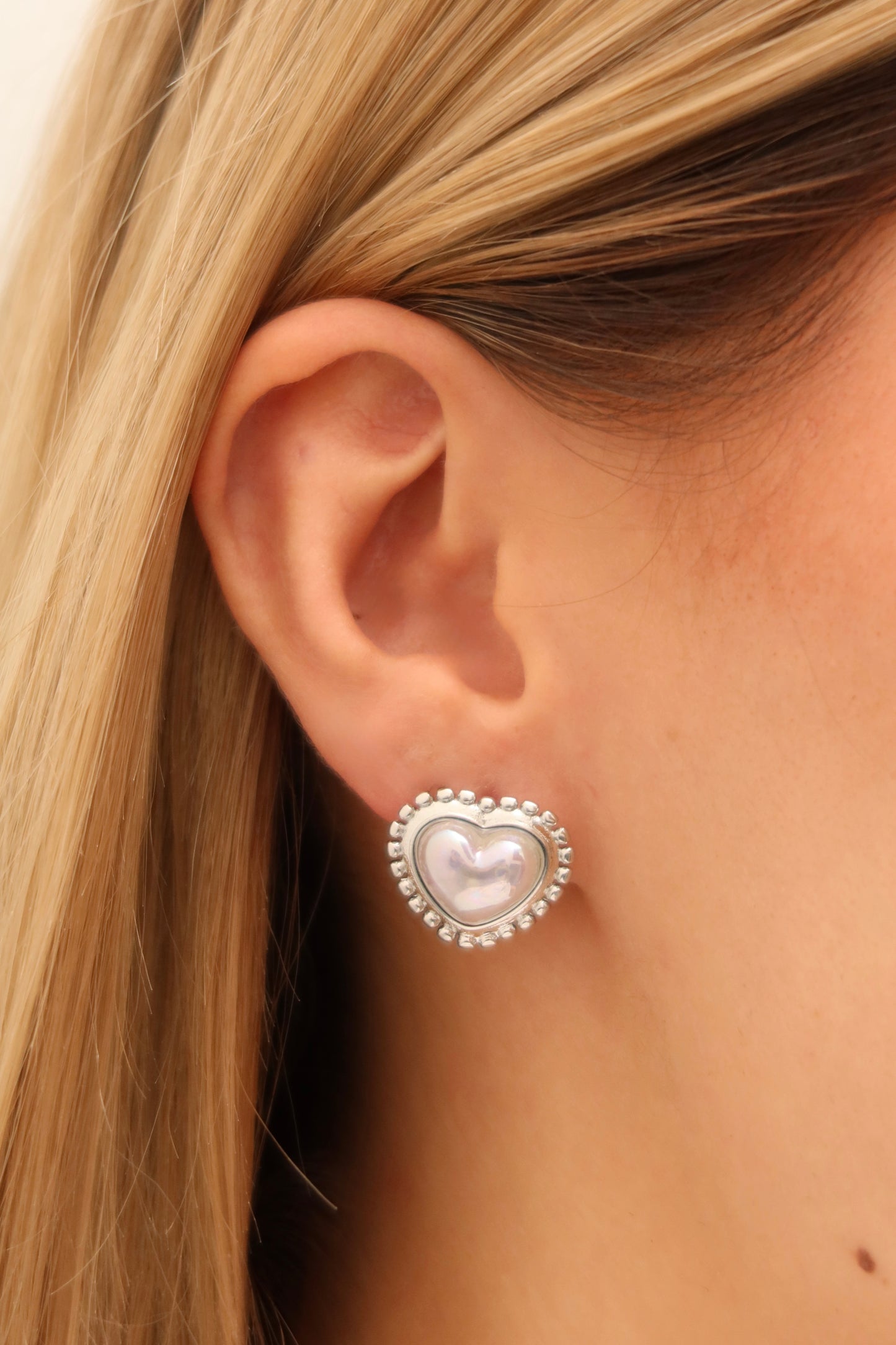 Aretes corazón tornasol