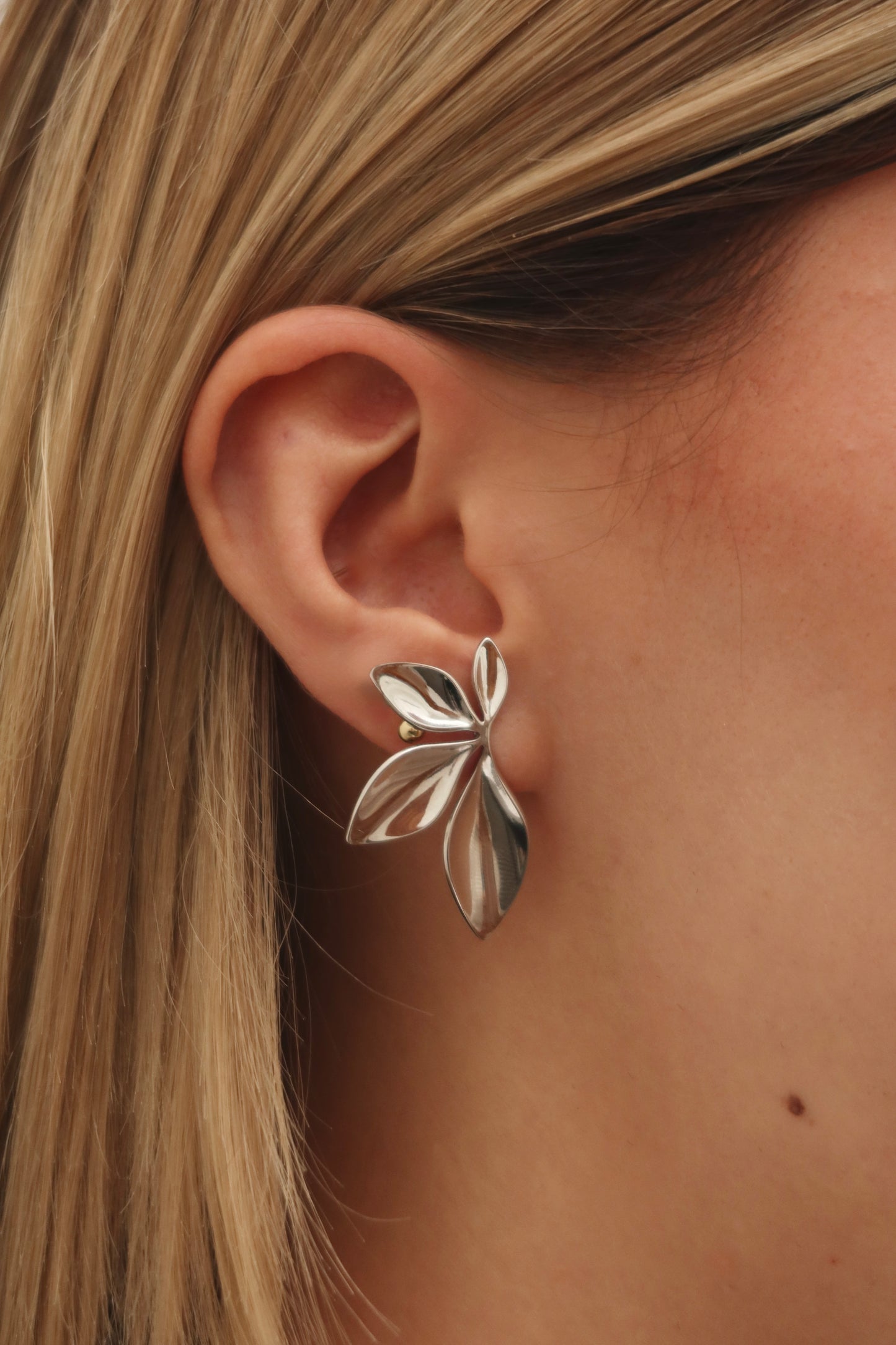 Aretes mitad flor